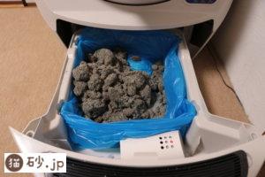 キャットロボットのトレーに落ちた排泄物