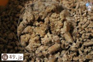 キャッツベストユニバーサル（チップの崩れ具合）