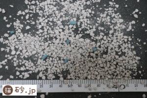 ベントナイトの固まる猫砂（砂の色・形・サイズ）