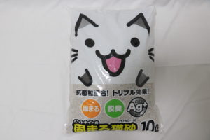 ベントナイトの固まる猫砂（パッケージ表）