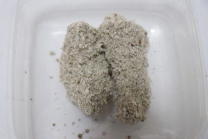 セリームバオオサンドホワイトの尿の固まり