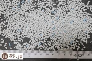 消臭剤から生まれたねこ砂（砂の色・形・サイズ）