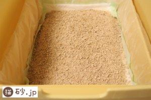 シートいらずの天然ひのき消臭チップ（未使用時のトレー）