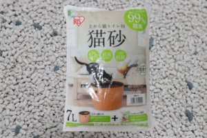 上から猫トイレ用猫砂のアイキャッチ画像