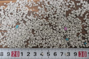 情熱価格 固まるネコ砂（砂の色とサイズ）