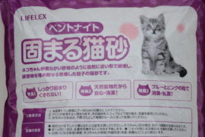 LIFELEXベントナイト固まる猫砂（パッケージ裏の商品説明上部）