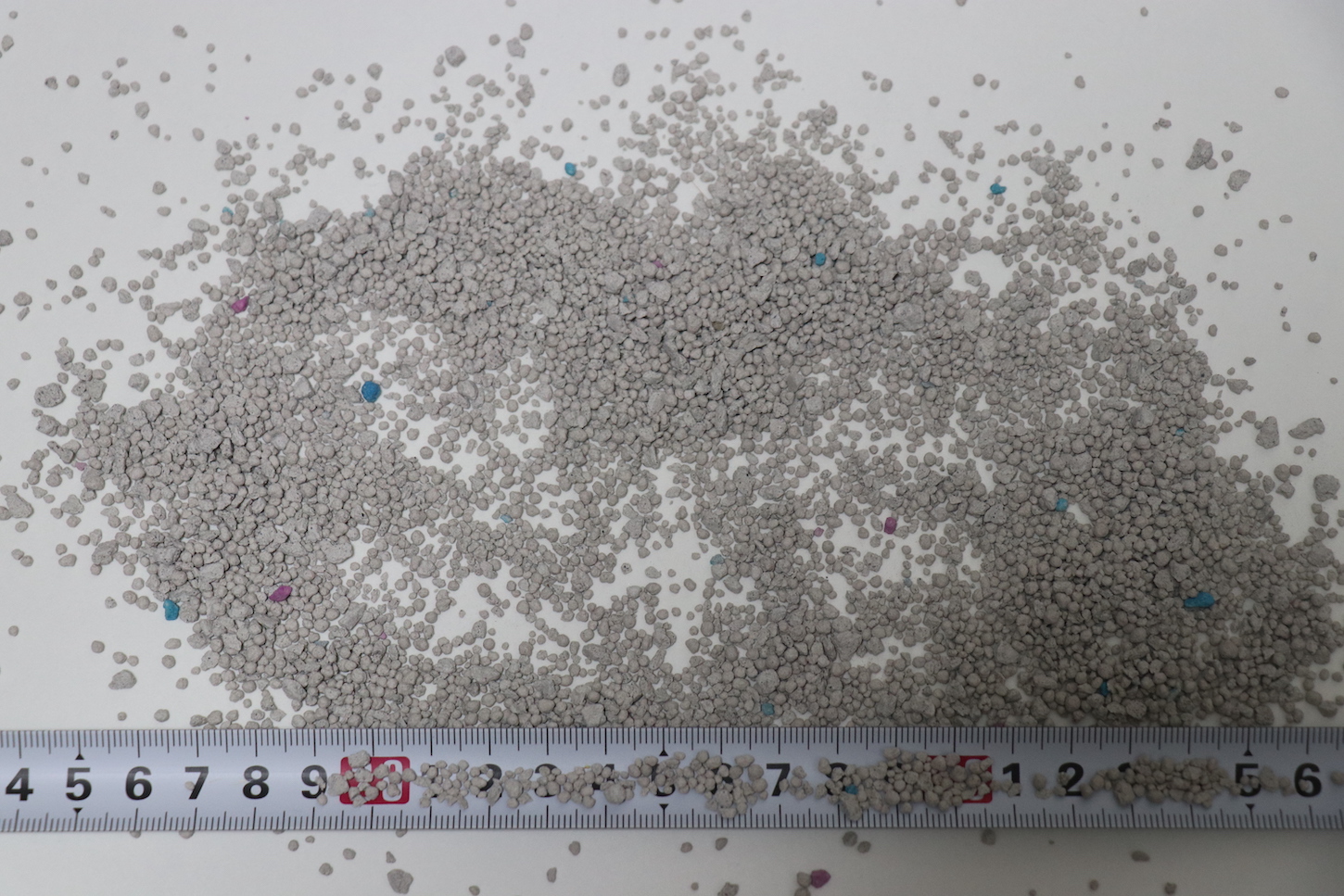 DCM 固まる猫砂ベントナイトの砂の大きさと色